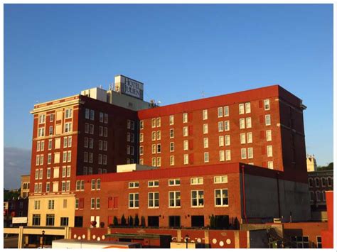 Dubuque Area Hotels .
